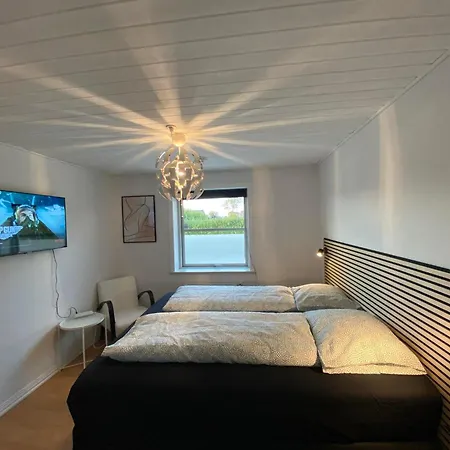 Ella 3*